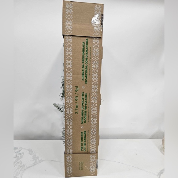 Pre-Lit Snow Flocked Glitter Garland 9ft Christmas Decor New - Picture 12 of 14